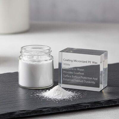 Lớp phủ sáp PE micron hóa màu trắng không hòa tan trong nước mang lại khả năng bảo vệ bề mặt tuyệt vời và tăng cường độ bền của sản phẩm